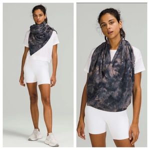 Lululemon | Customizable Snap Scarf